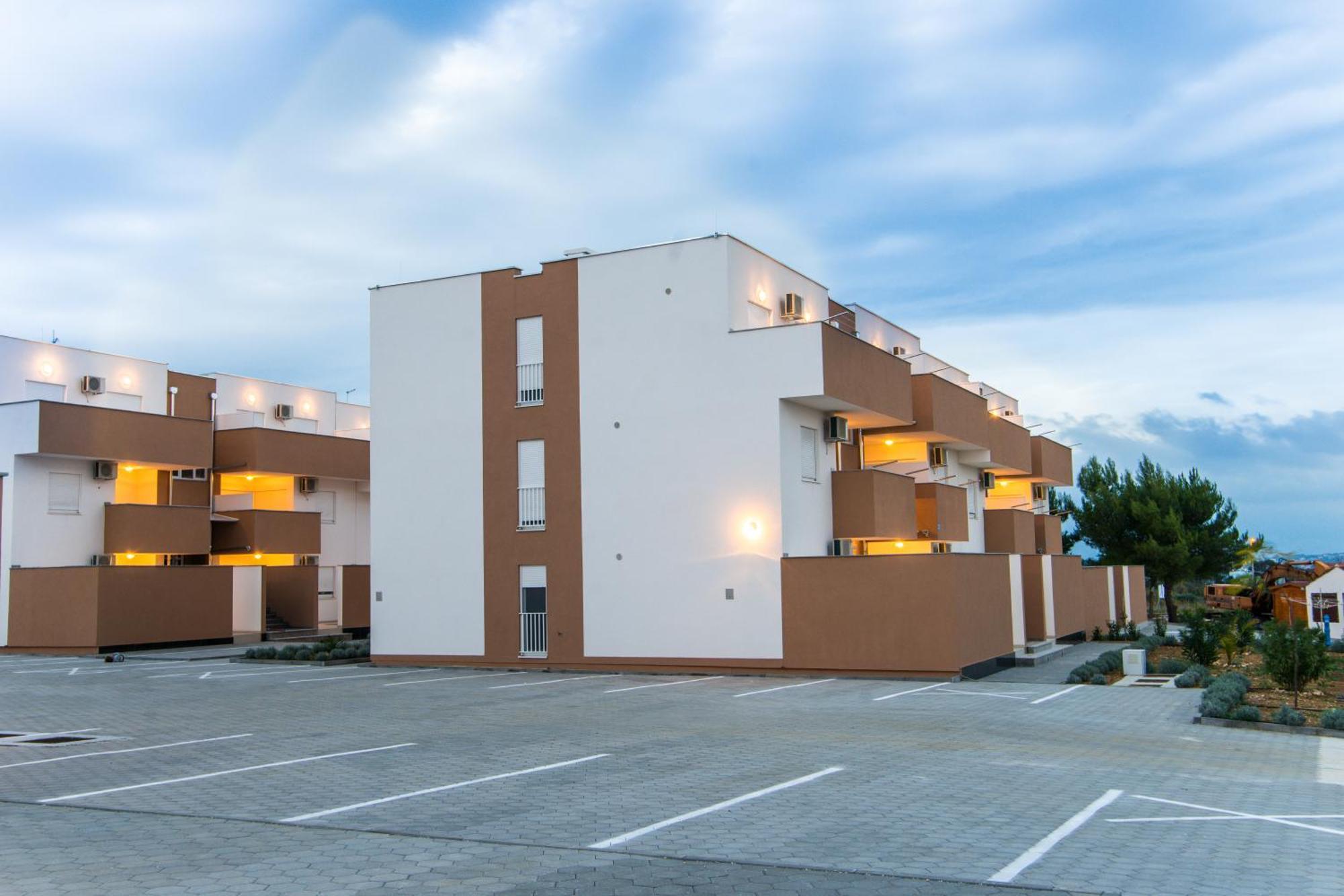 Apartment Village נין מראה חיצוני תמונה