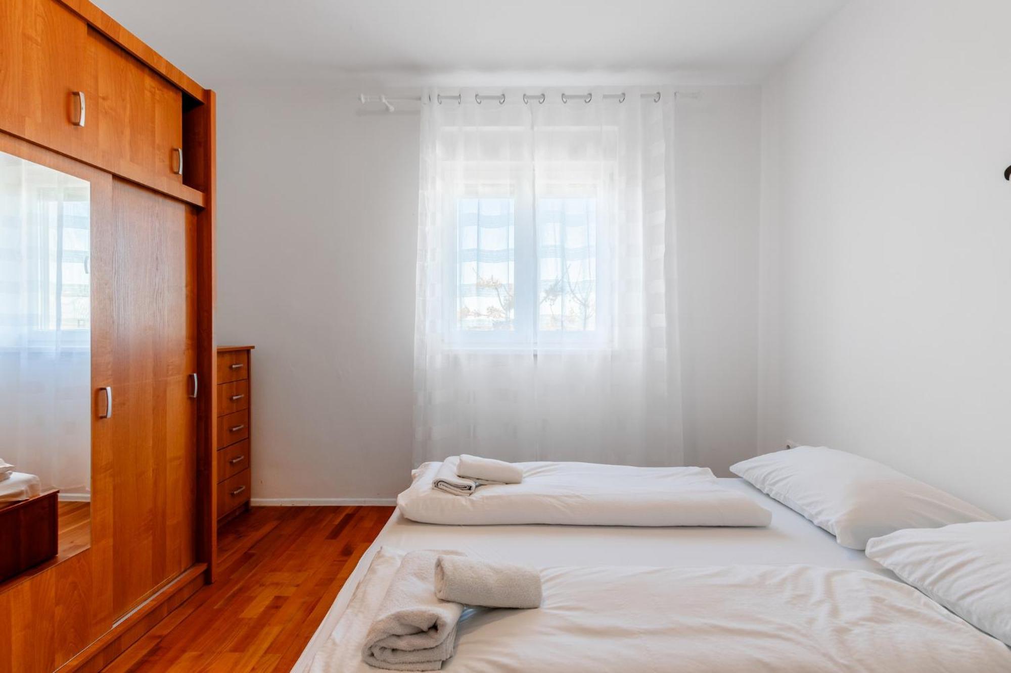 Apartment Village נין מראה חיצוני תמונה