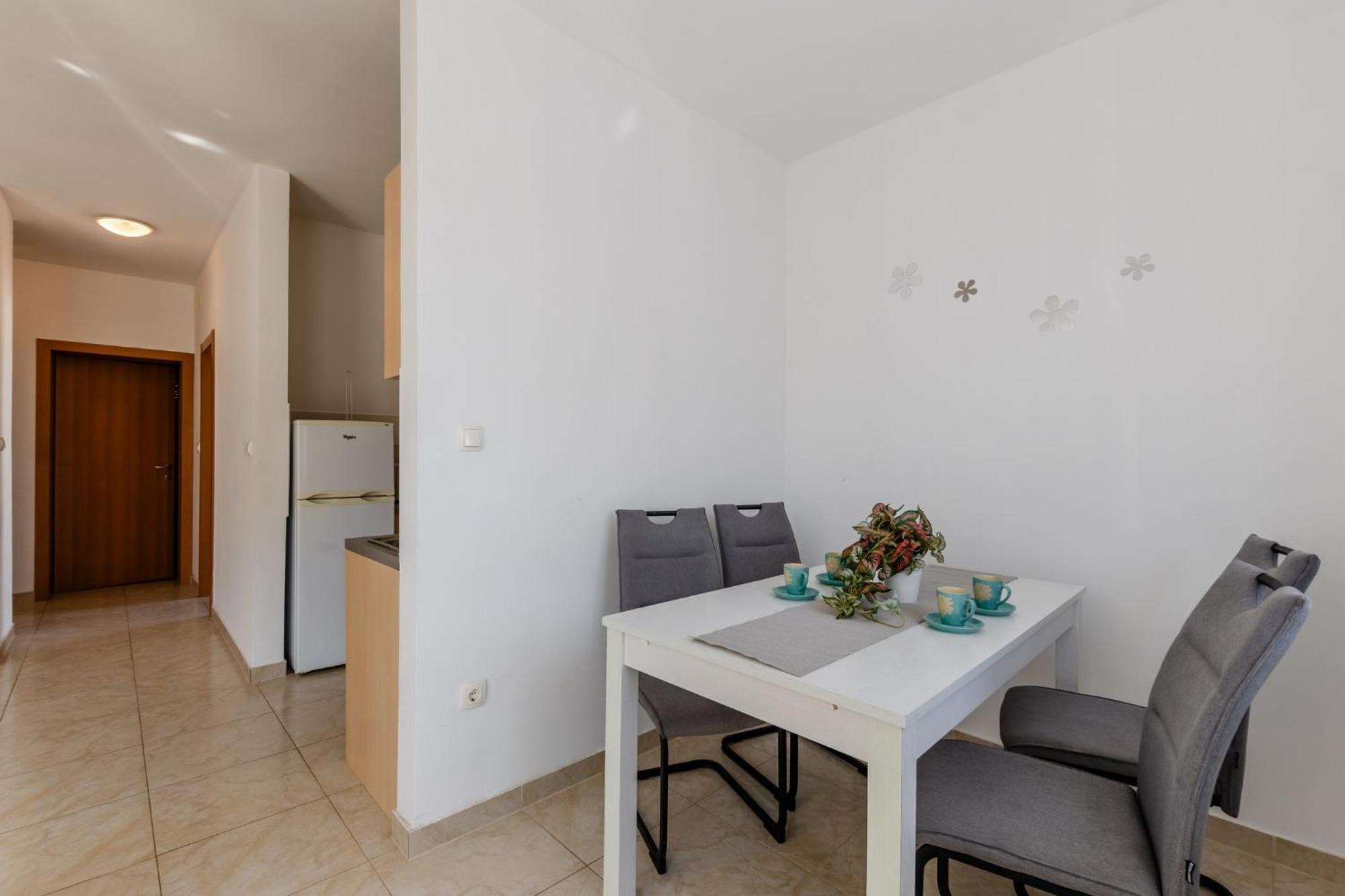 Apartment Village נין מראה חיצוני תמונה