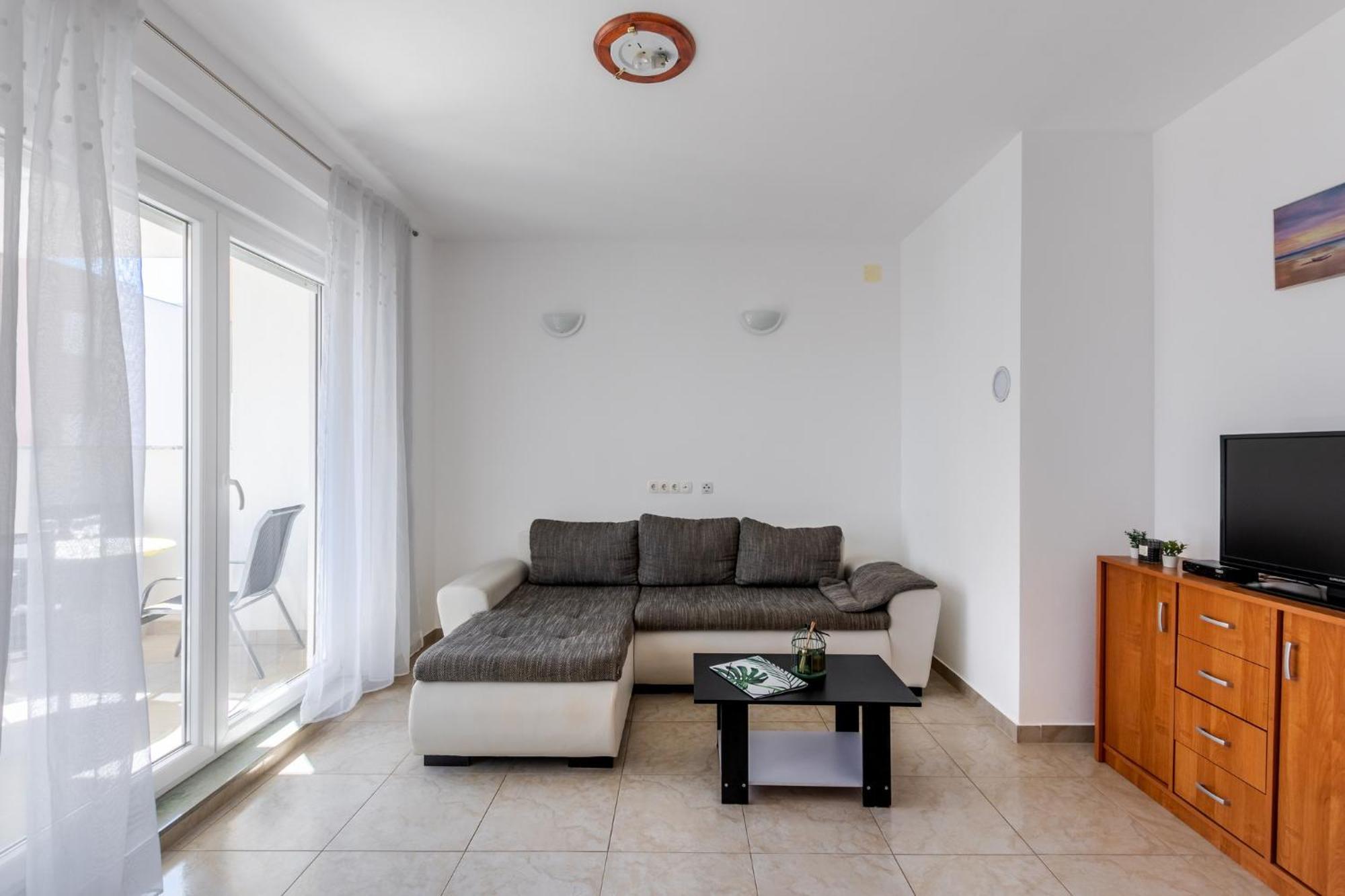 Apartment Village נין מראה חיצוני תמונה