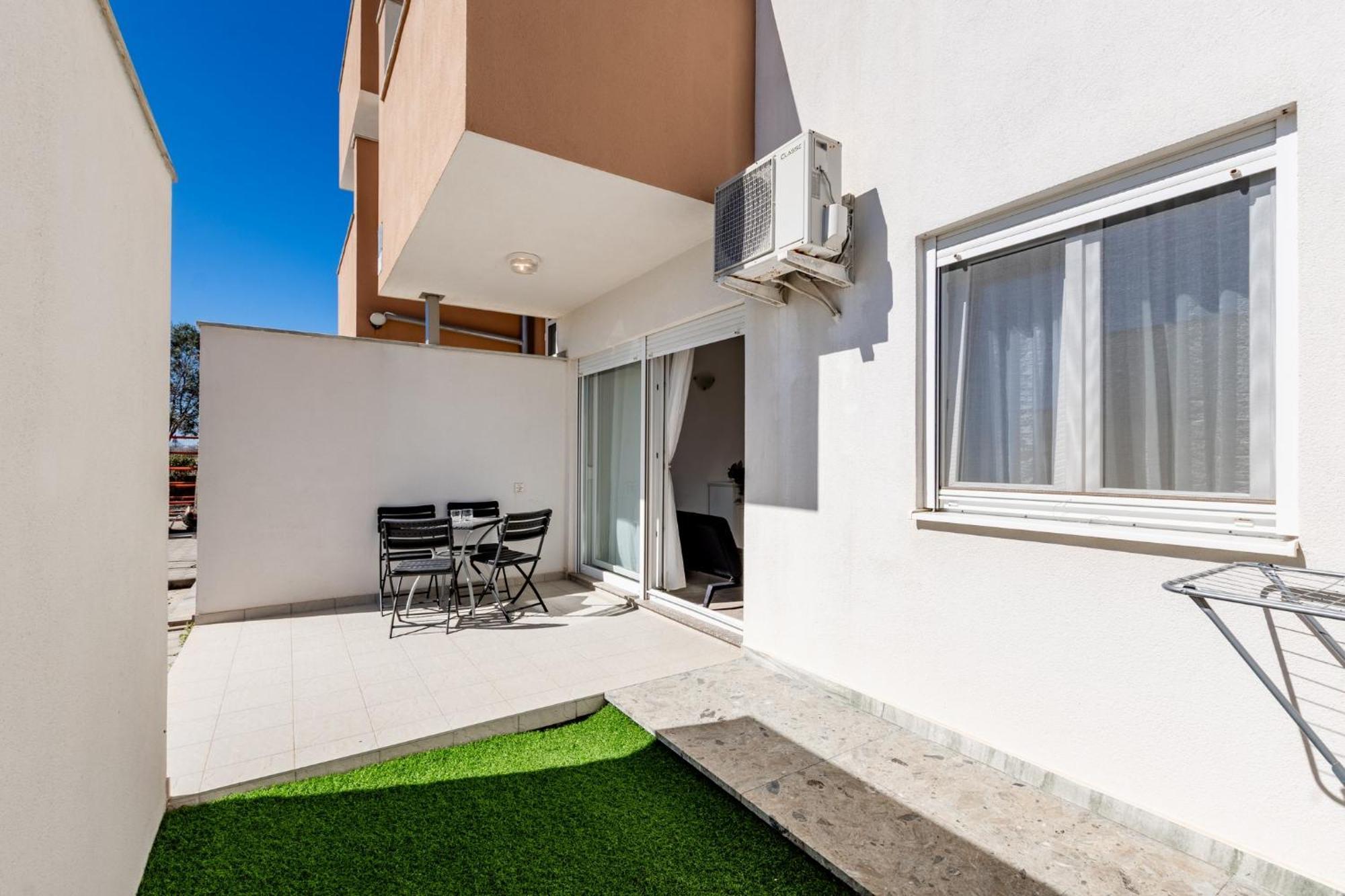 Apartment Village נין מראה חיצוני תמונה