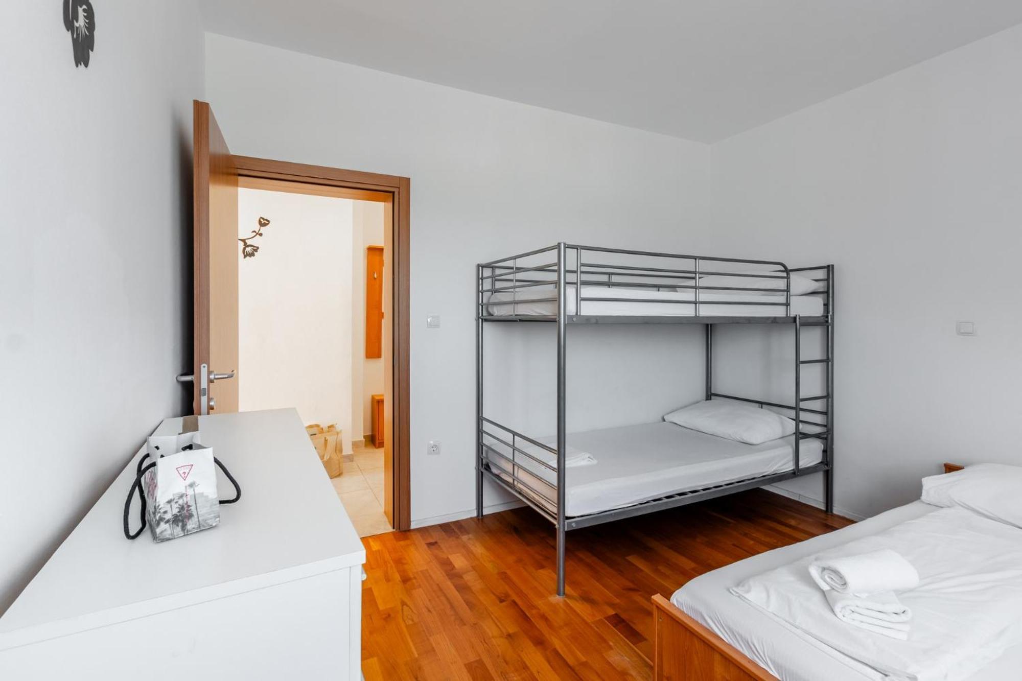 Apartment Village נין מראה חיצוני תמונה