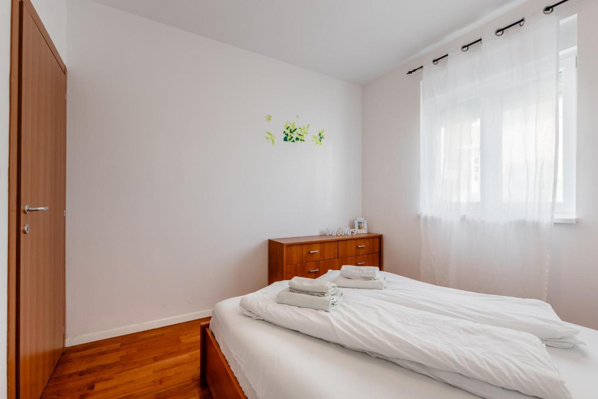 Apartment Village נין מראה חיצוני תמונה