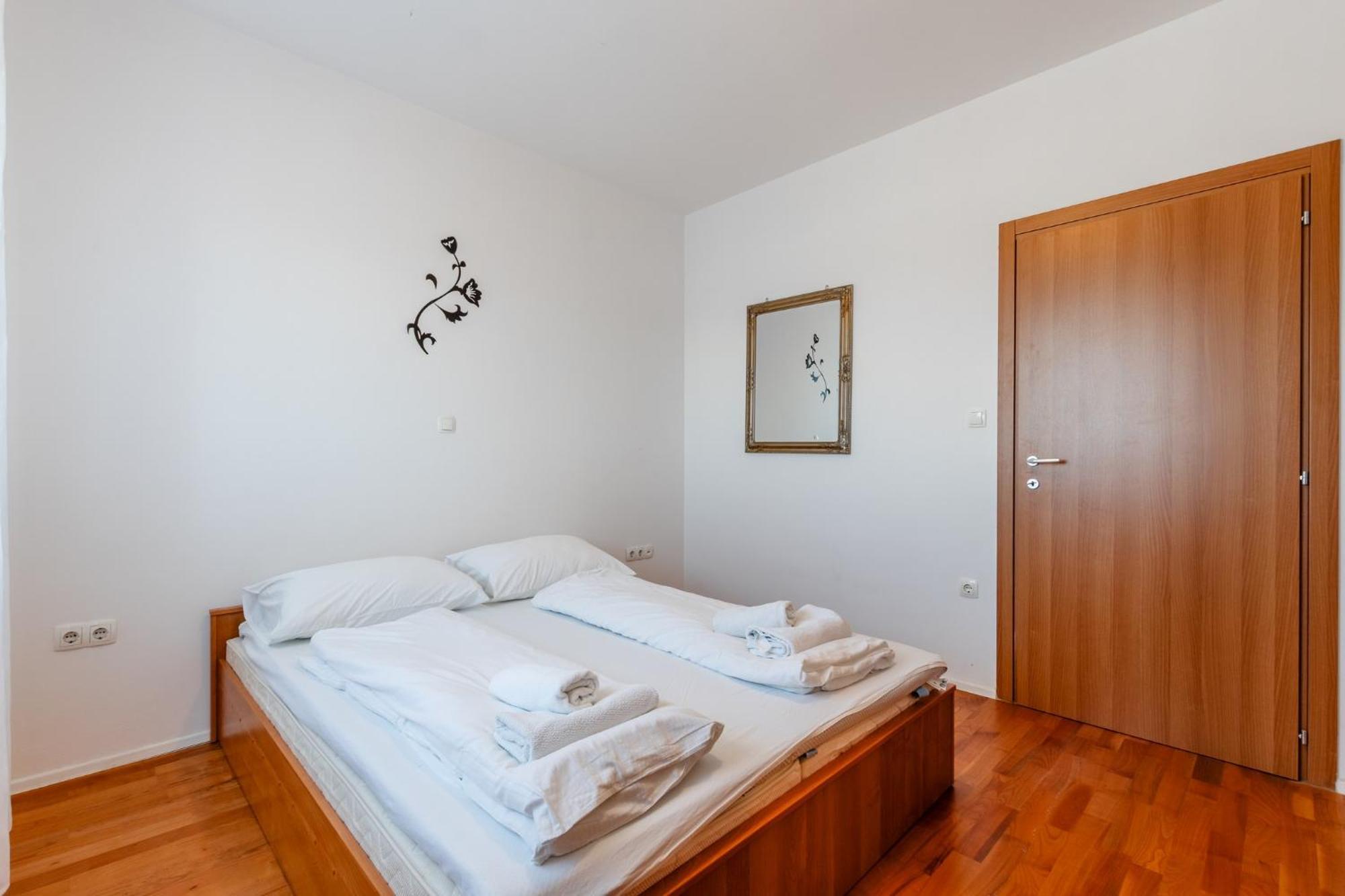 Apartment Village נין מראה חיצוני תמונה