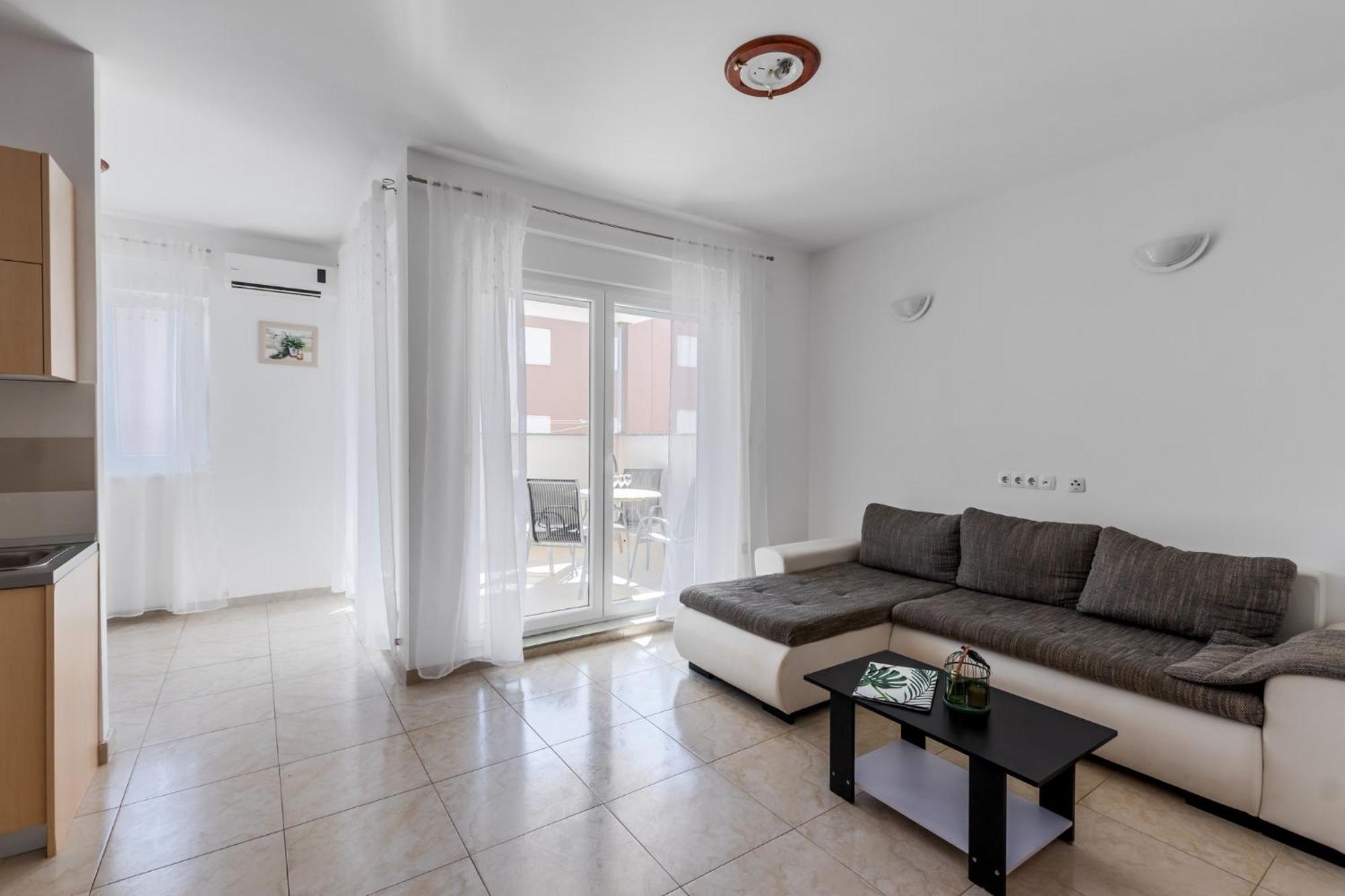 Apartment Village נין מראה חיצוני תמונה