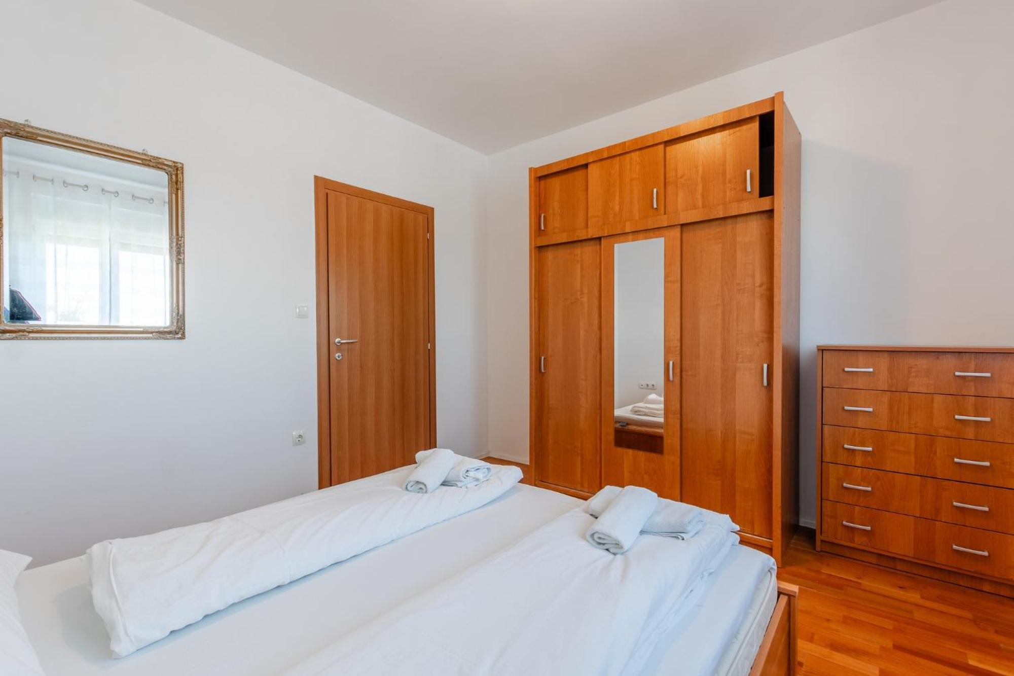 Apartment Village נין מראה חיצוני תמונה
