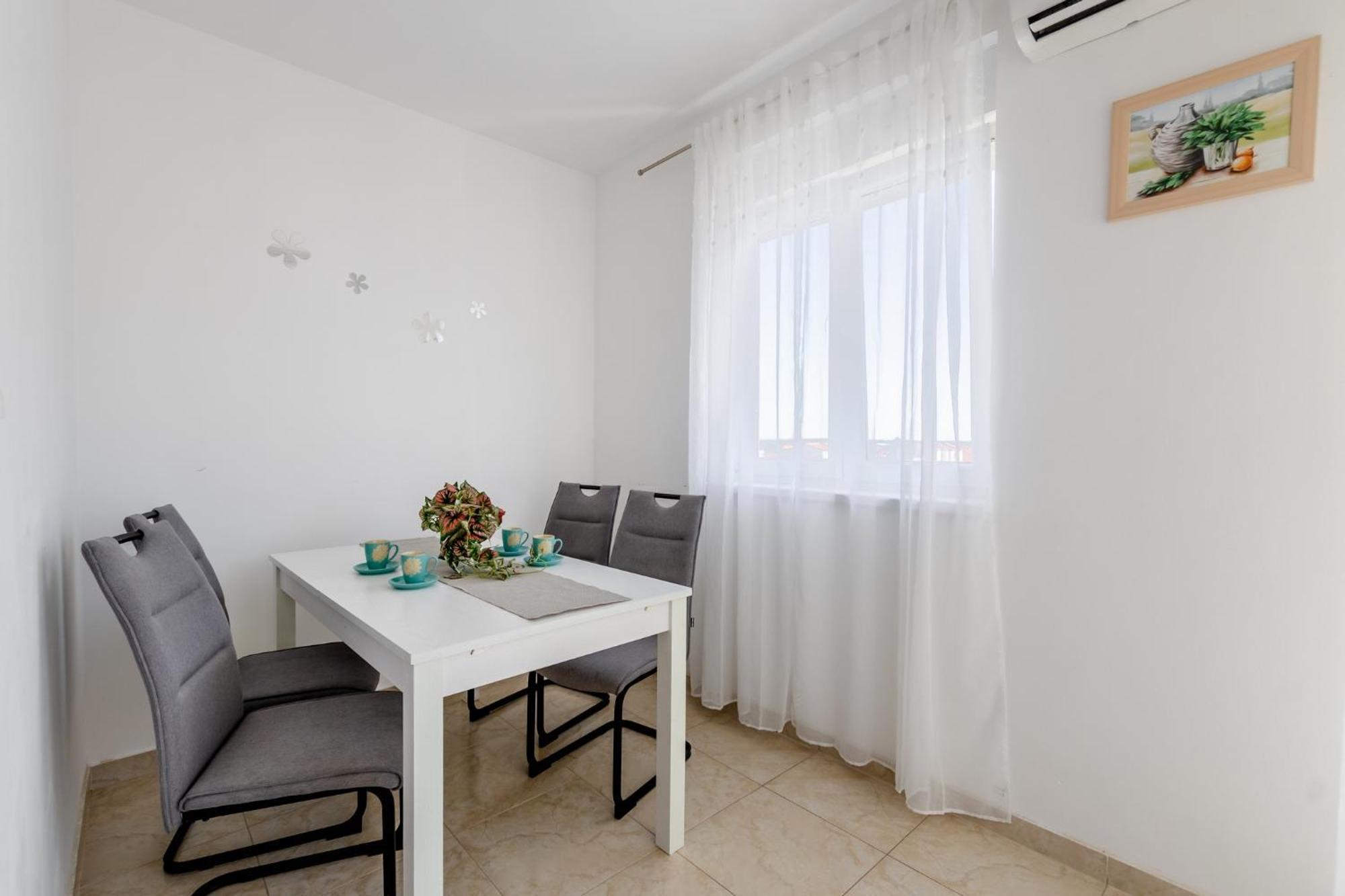 Apartment Village נין מראה חיצוני תמונה