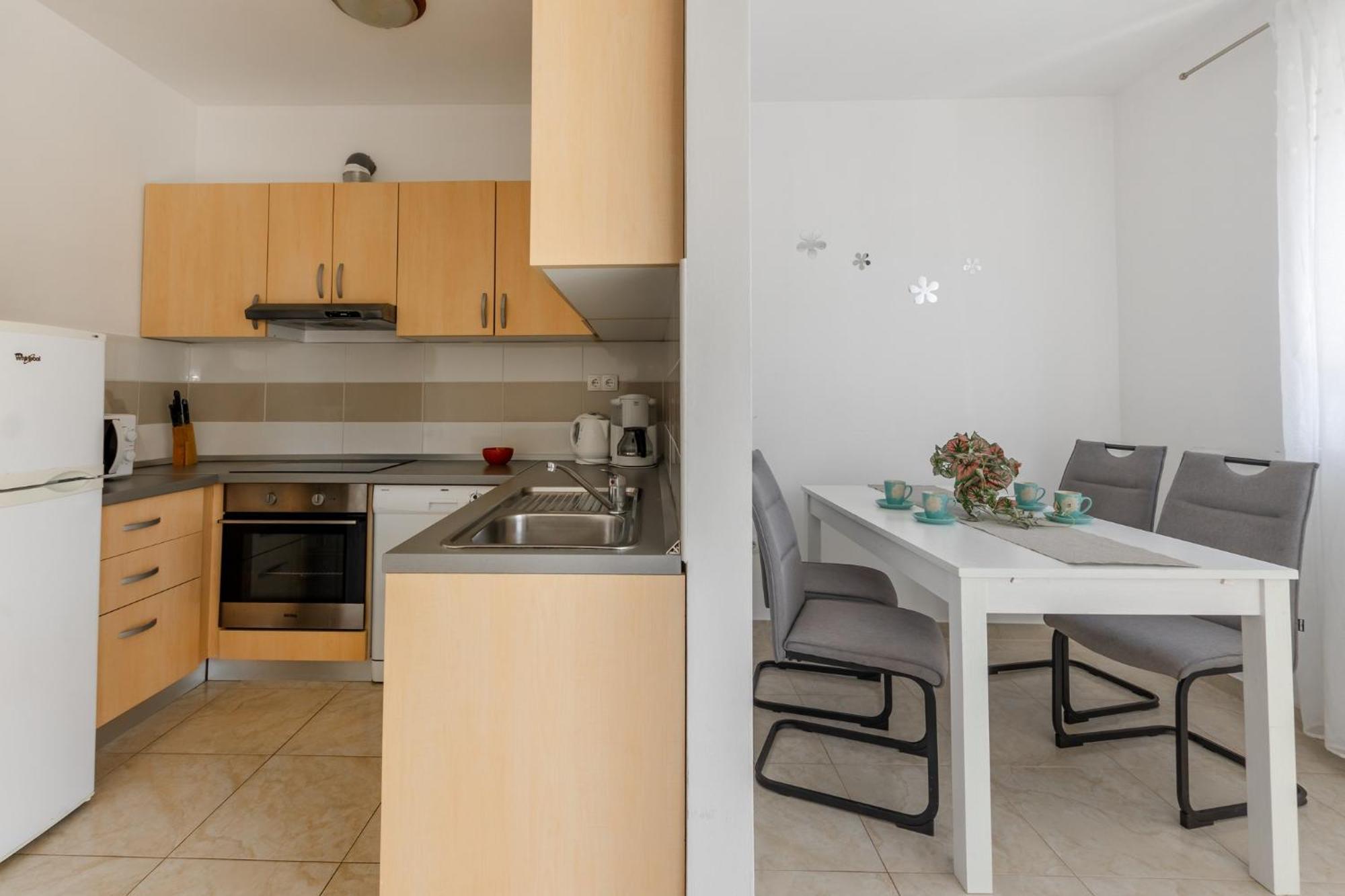 Apartment Village נין מראה חיצוני תמונה
