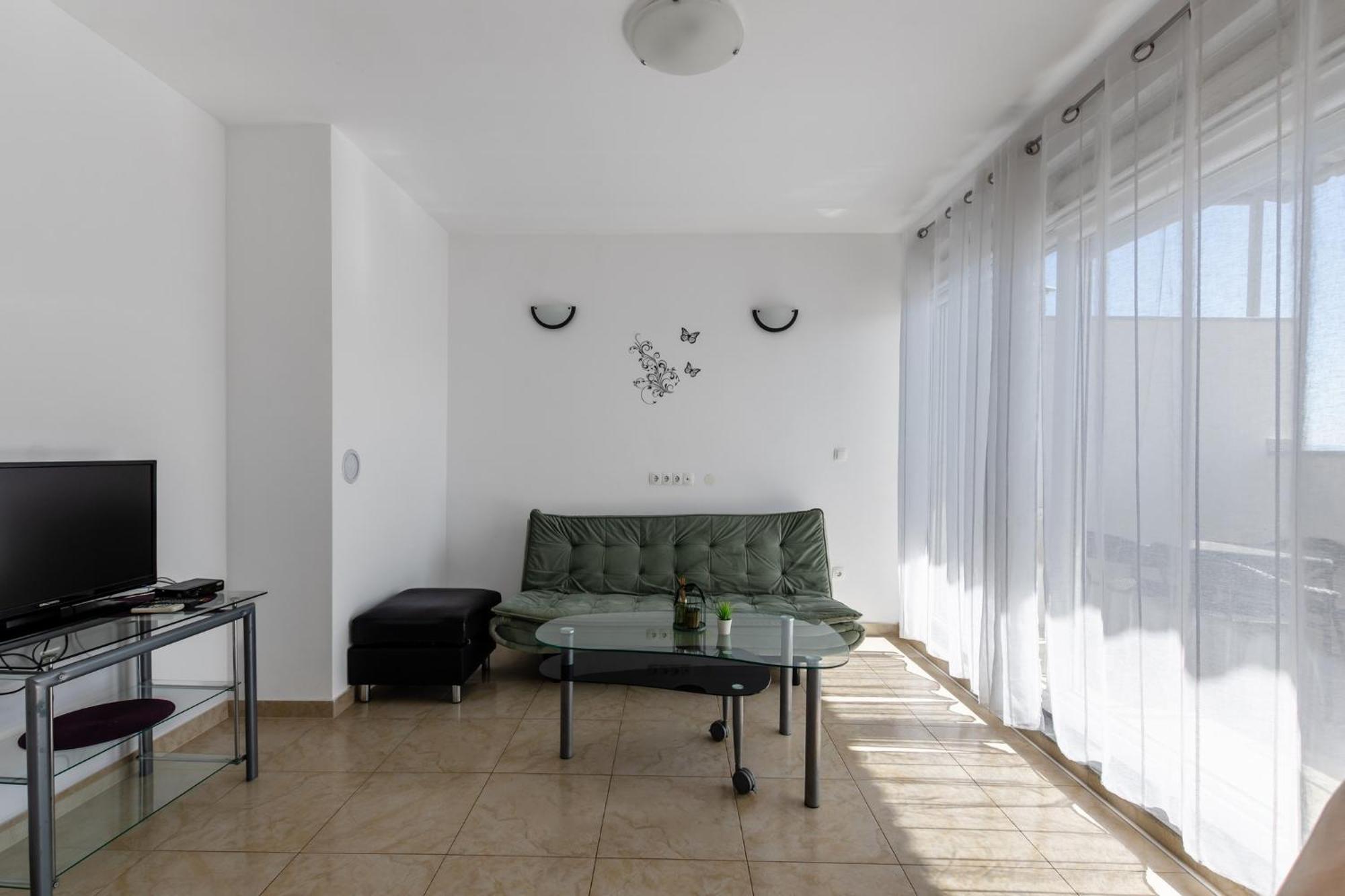 Apartment Village נין מראה חיצוני תמונה