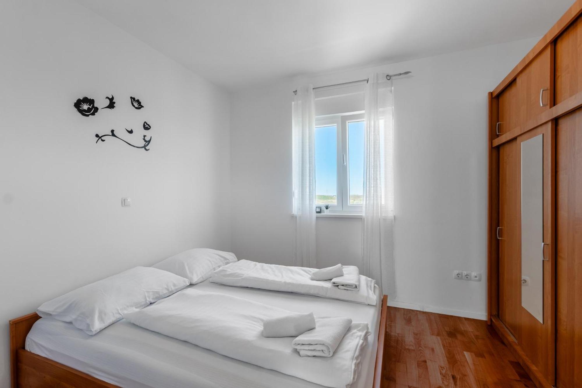 Apartment Village נין מראה חיצוני תמונה
