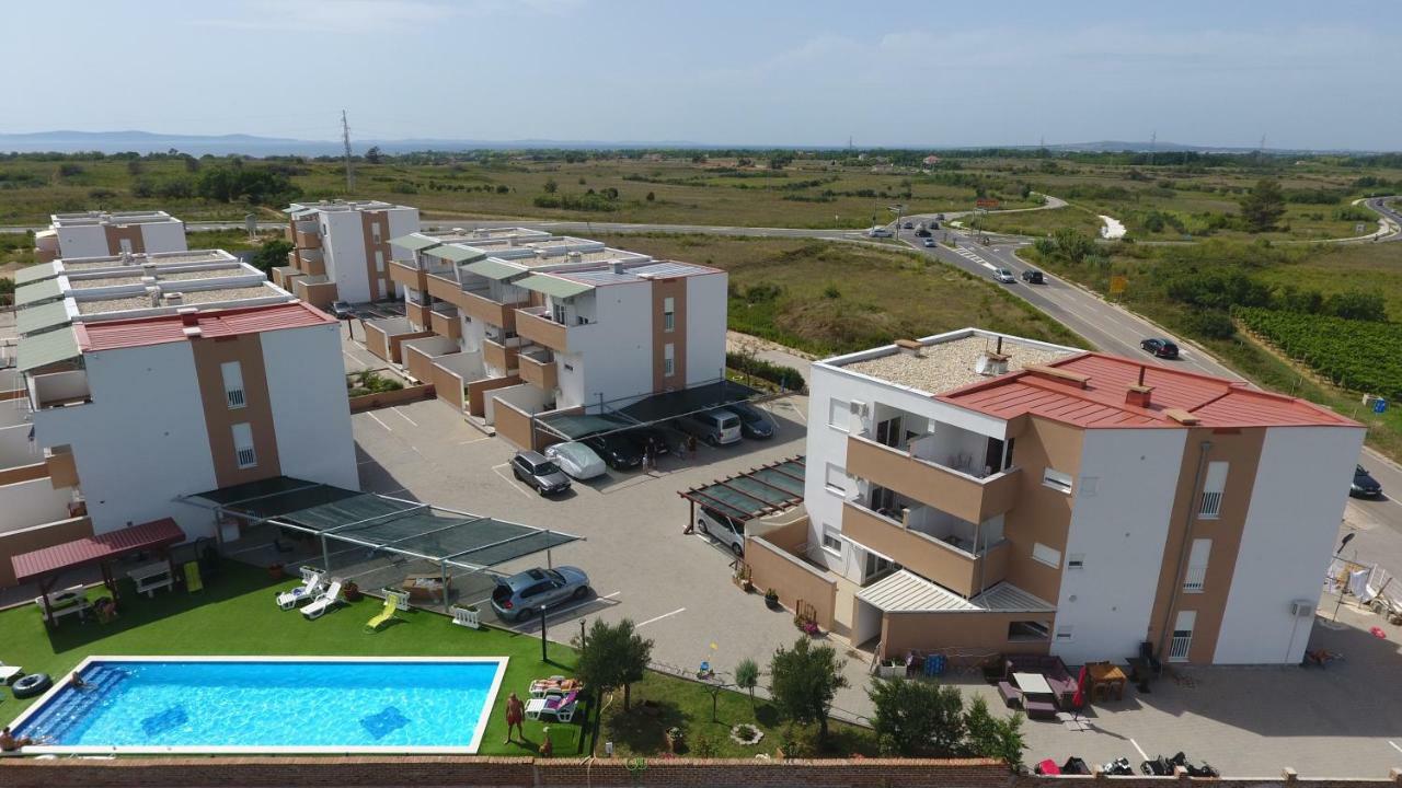 Apartment Village נין מראה חיצוני תמונה