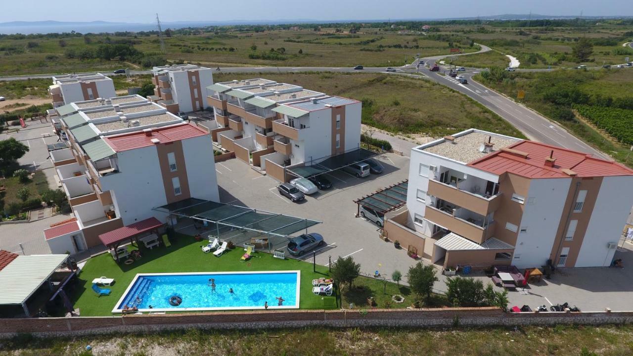 Apartment Village נין מראה חיצוני תמונה